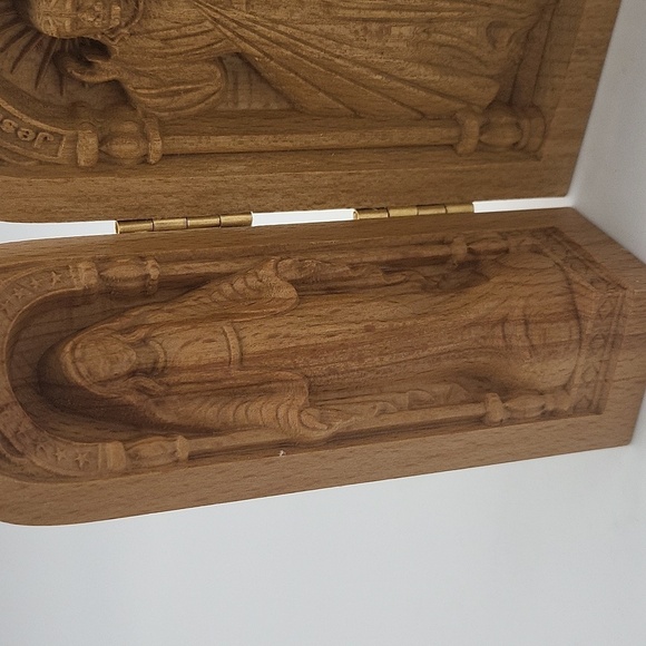 587- Catholic Altar Religious Portable Holy Family Box Hand Carved Wooden Box - Picture 2 of 7